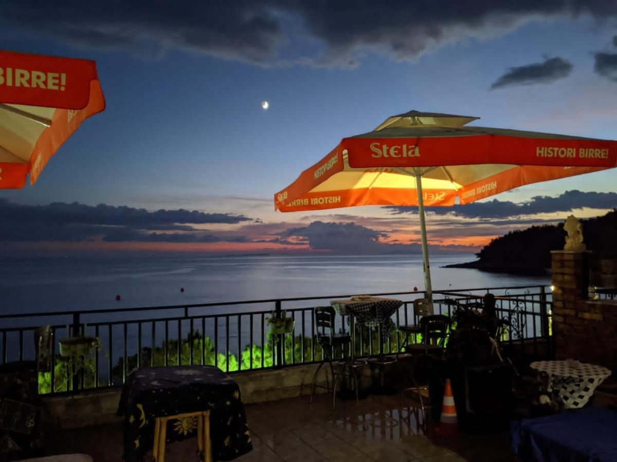 City Hostel * Himare